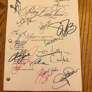 VTG:All Cast Autographed Script Pretty Little Liar Pilot:Orig.Signature’s Copied
